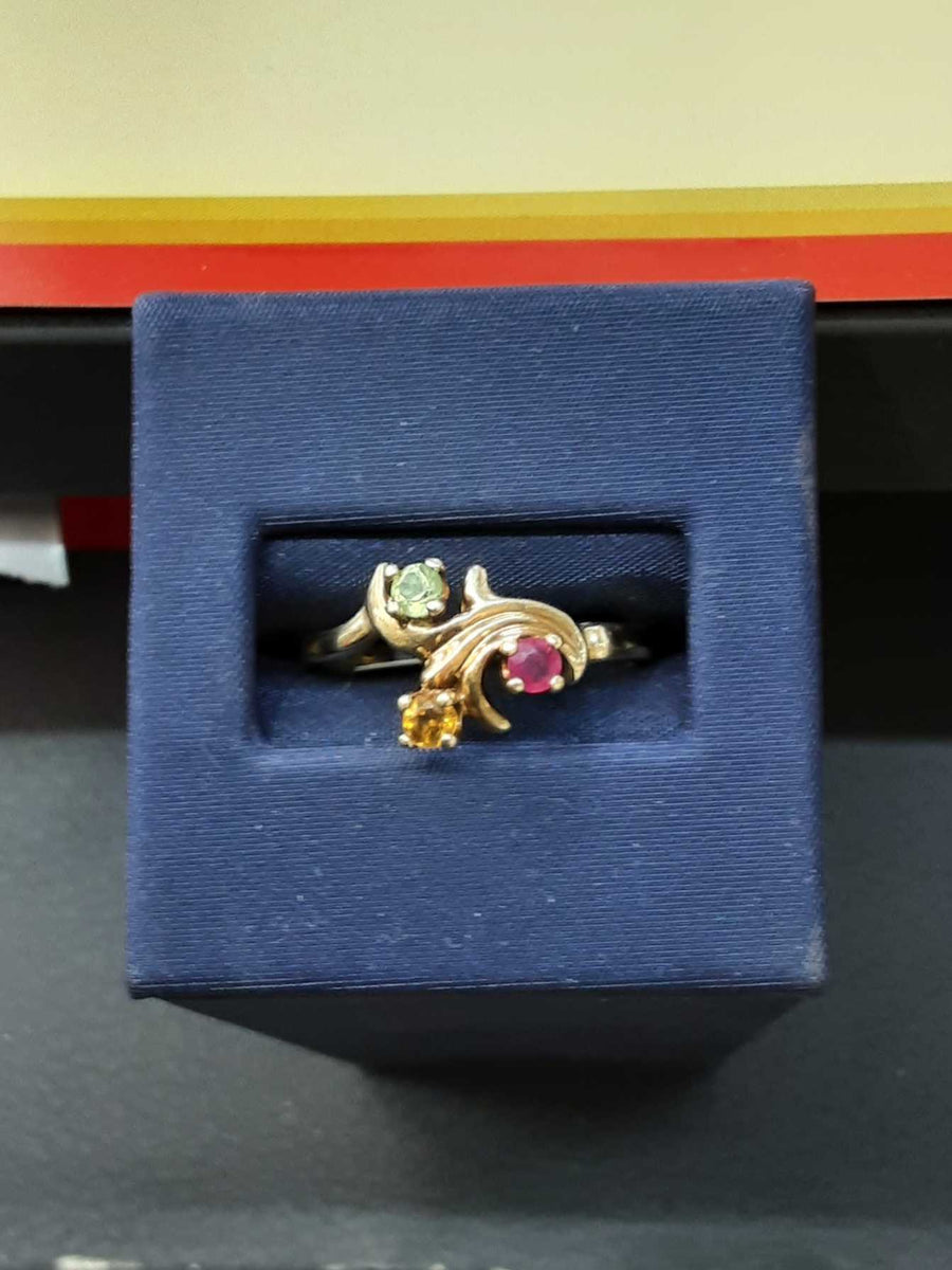 Women's Ring - Yellow Gold 10k (.417) 3.1 grams Size 10.5