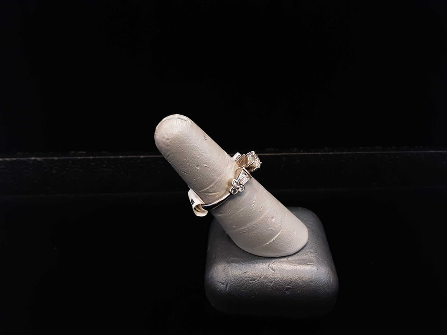 Women's Ring - White Gold 14k (.585) 3.8 grams Size 20