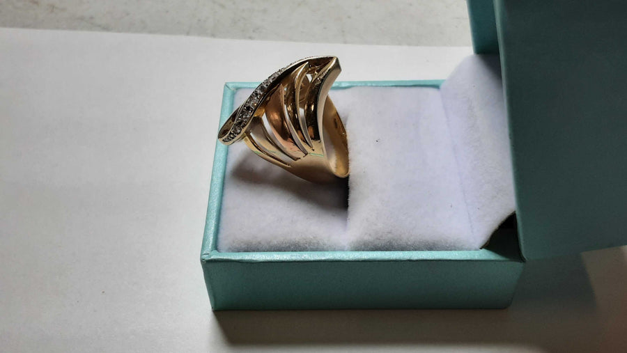Women's Ring - Tricolor Gold 14k (.585) 6.3 grams Size 6.5