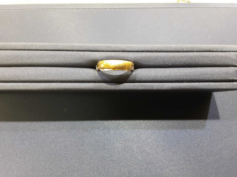 Plain Wedding Band Yellow Gold 10k (.417) 6.1 grams Size 6.5