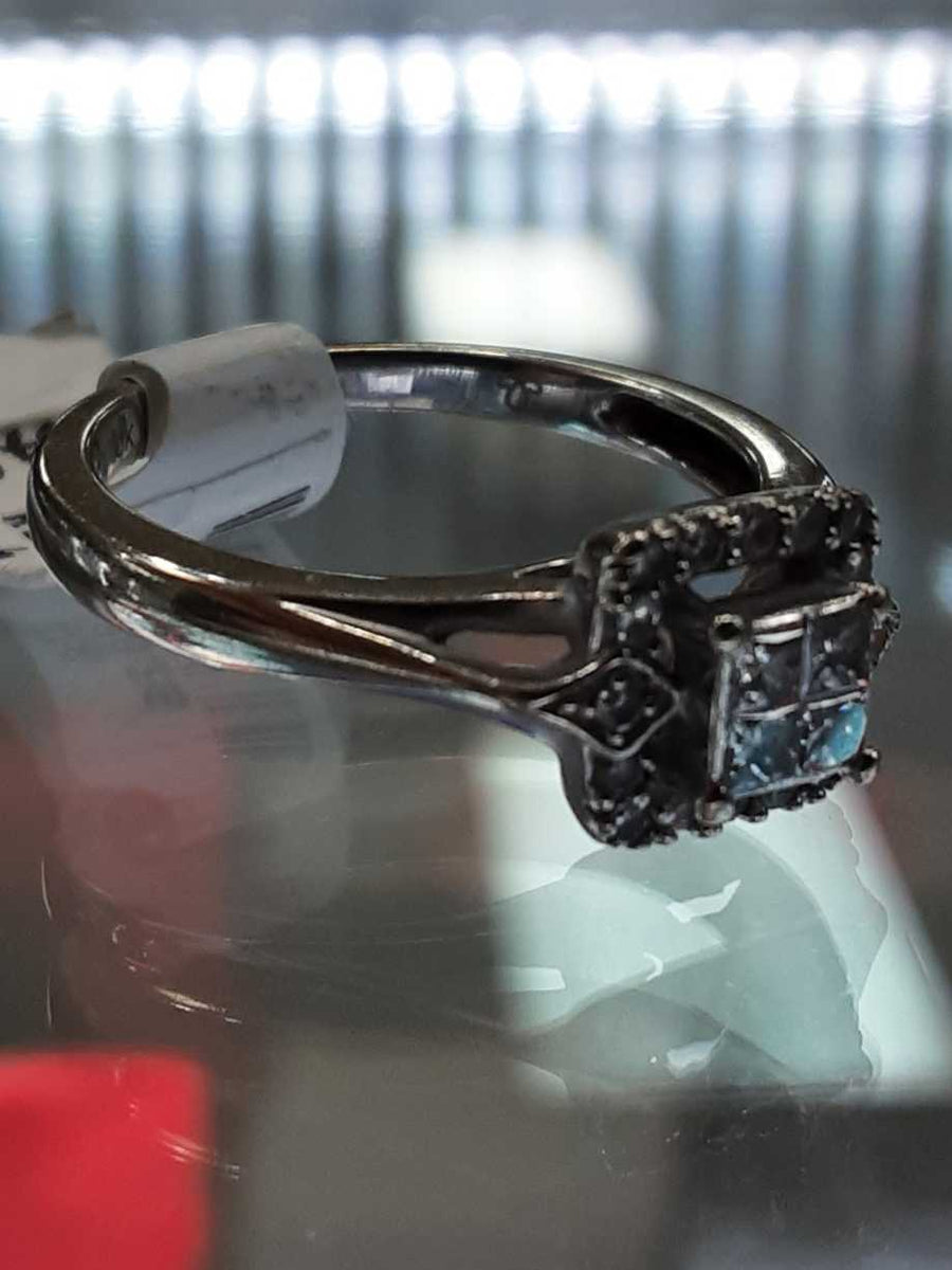 Women's Ring - White Gold 10k (.417) 2.4 grams Size 6.5