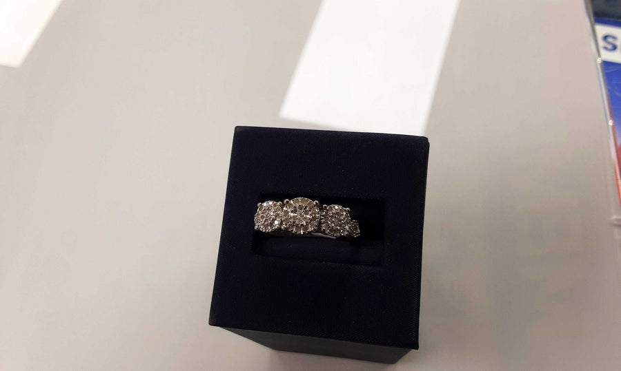 Women's Ring - Silver 3.1 grams Size 7