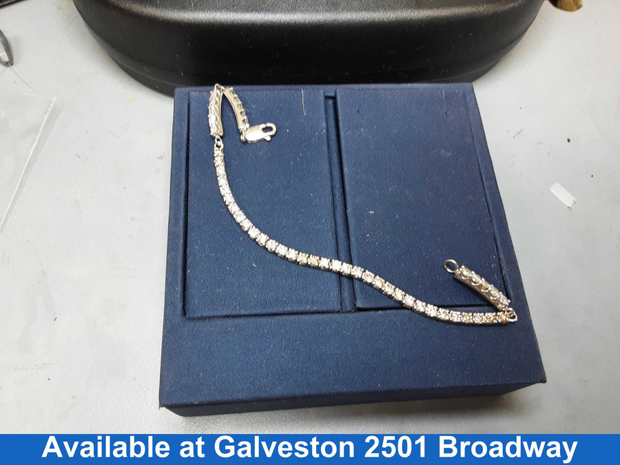 Tennis Bracelet - White Gold 10k (.417) 6.6 grams 8 inch