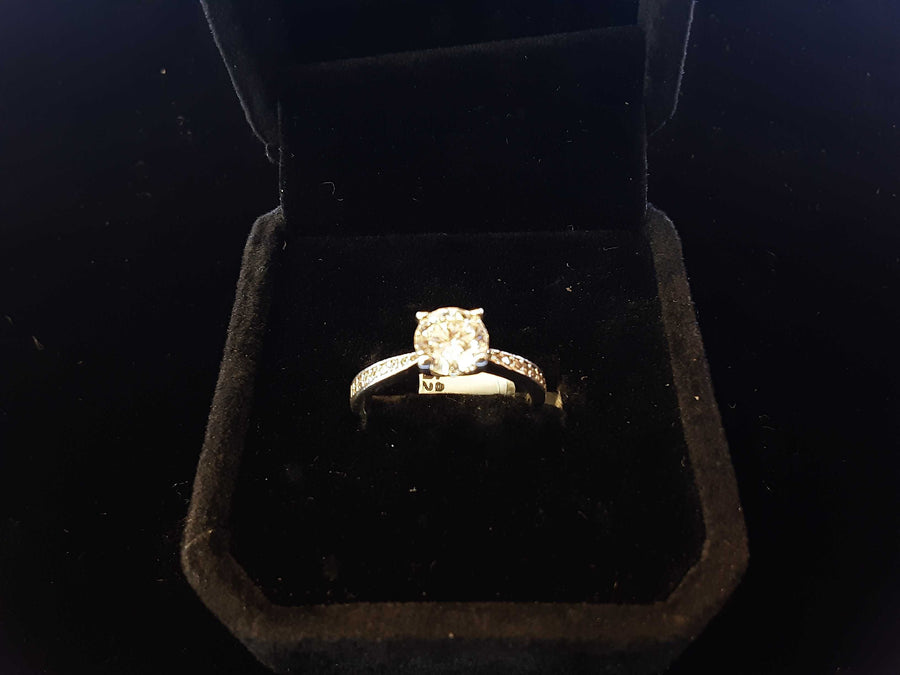 Women's Ring - Solitaire - Silver 2.4 grams Size 6