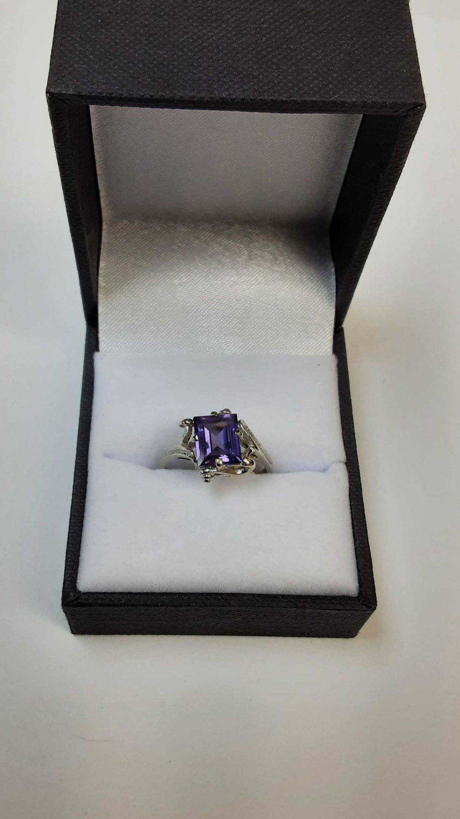Women's Ring - White Gold 10k (.417) 2.3 grams Size 6