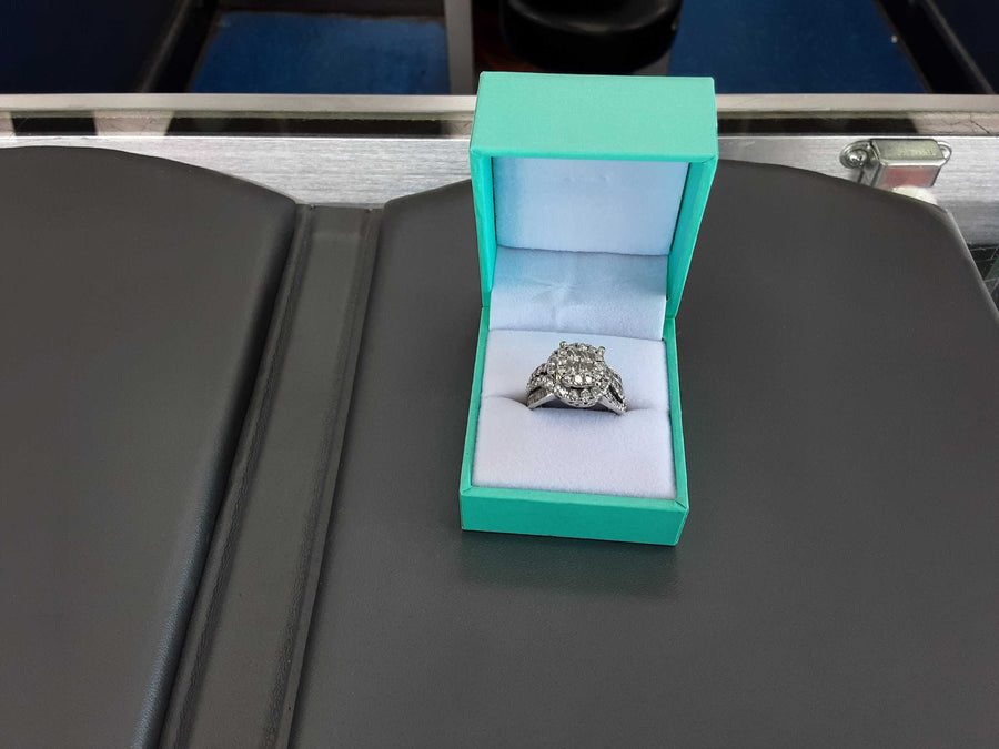 Women's Ring - White Gold 10k (.417) 7.4 grams Size 7.5