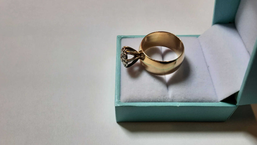 Women's Ring - Yellow Gold 14k (.585) 10.5 grams Size 8