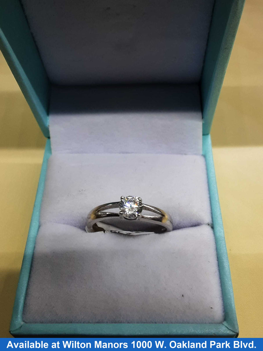 Women's Ring - Solitaire - Silver 1.9 grams Size 6.5