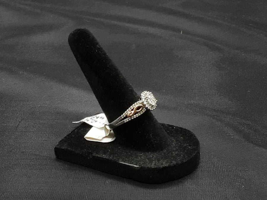 Women's Ring - White Gold 10k (.417) 3.6 grams Size 7