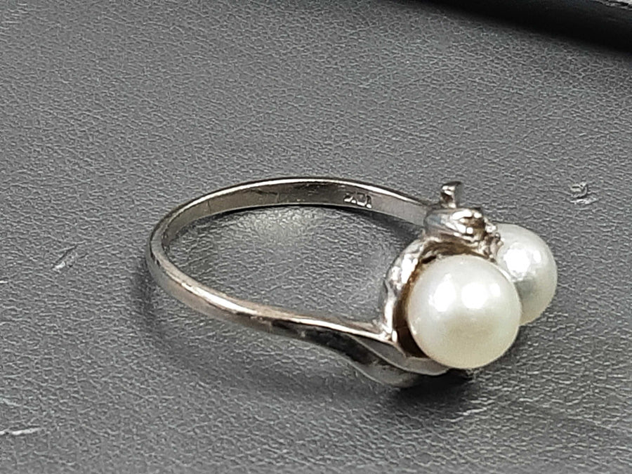 Women's Ring - White Gold 10k (.417) 3 grams Size 6.5