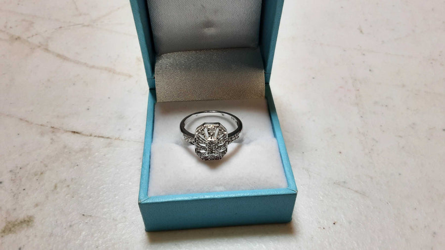 Women's Ring - White Gold 14k (.585) 2.6 grams Size 7.5