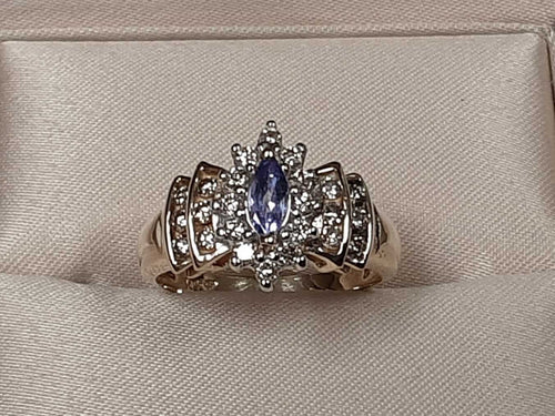 Women's Ring - Yellow Gold 10k (.417) 3 grams Size 7.5