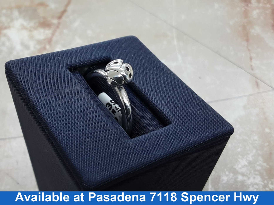 Women's Ring - Silver 3.7 grams Size 6.5
