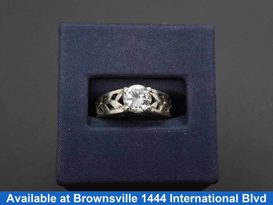 Women's Ring - Solitaire - Silver 6.7 grams Size 8