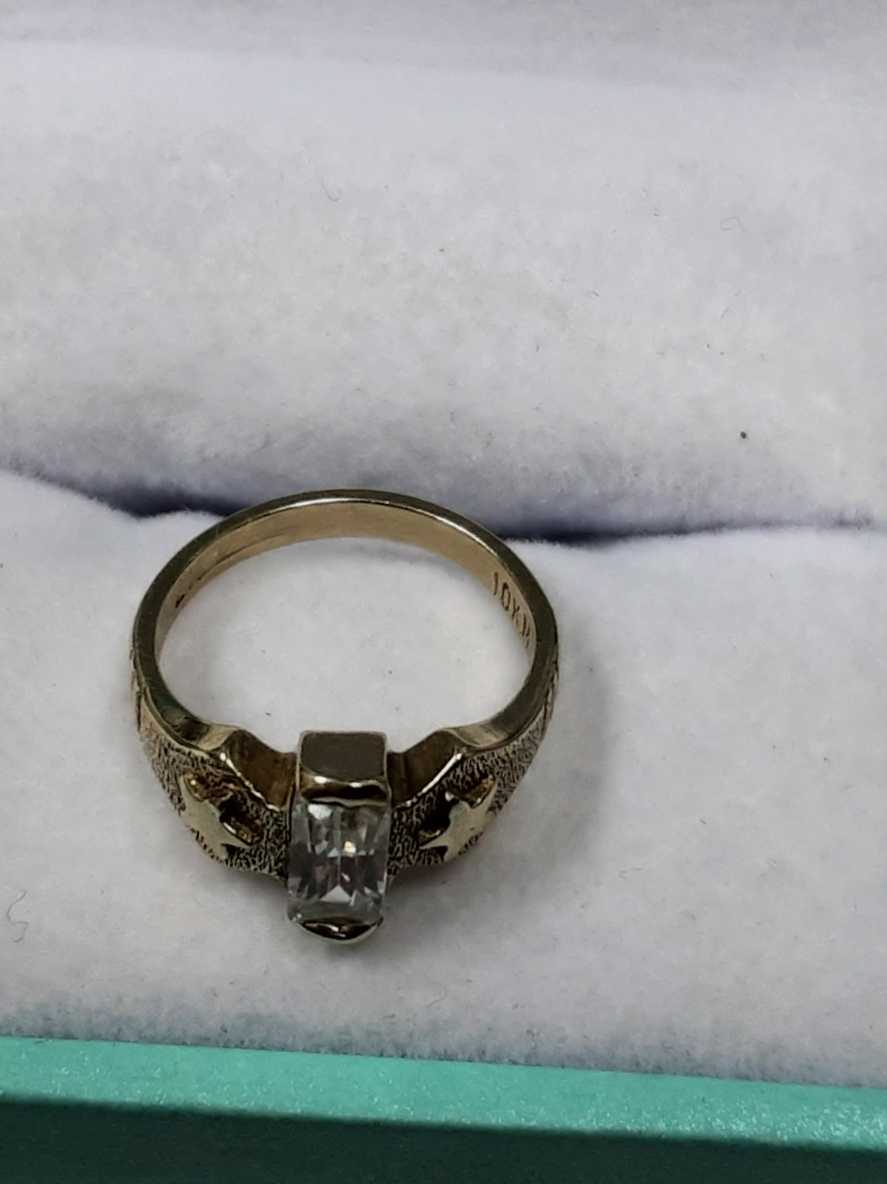 Women's Ring - Solitaire - Yellow Gold 10k (.417) 1.5 grams Size 1.5