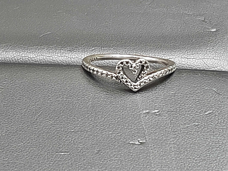Women's Ring - Silver 1.8 grams Size 8