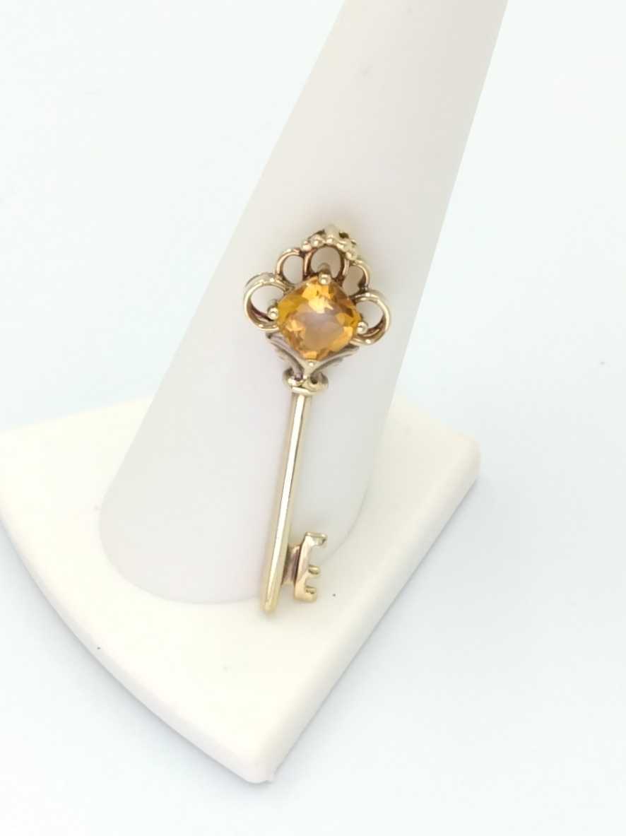 Symbol Pendant - Yellow Gold 10k (.417) 2 grams