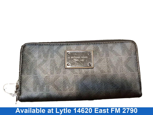 Michael Kors N/v Silver Wallet