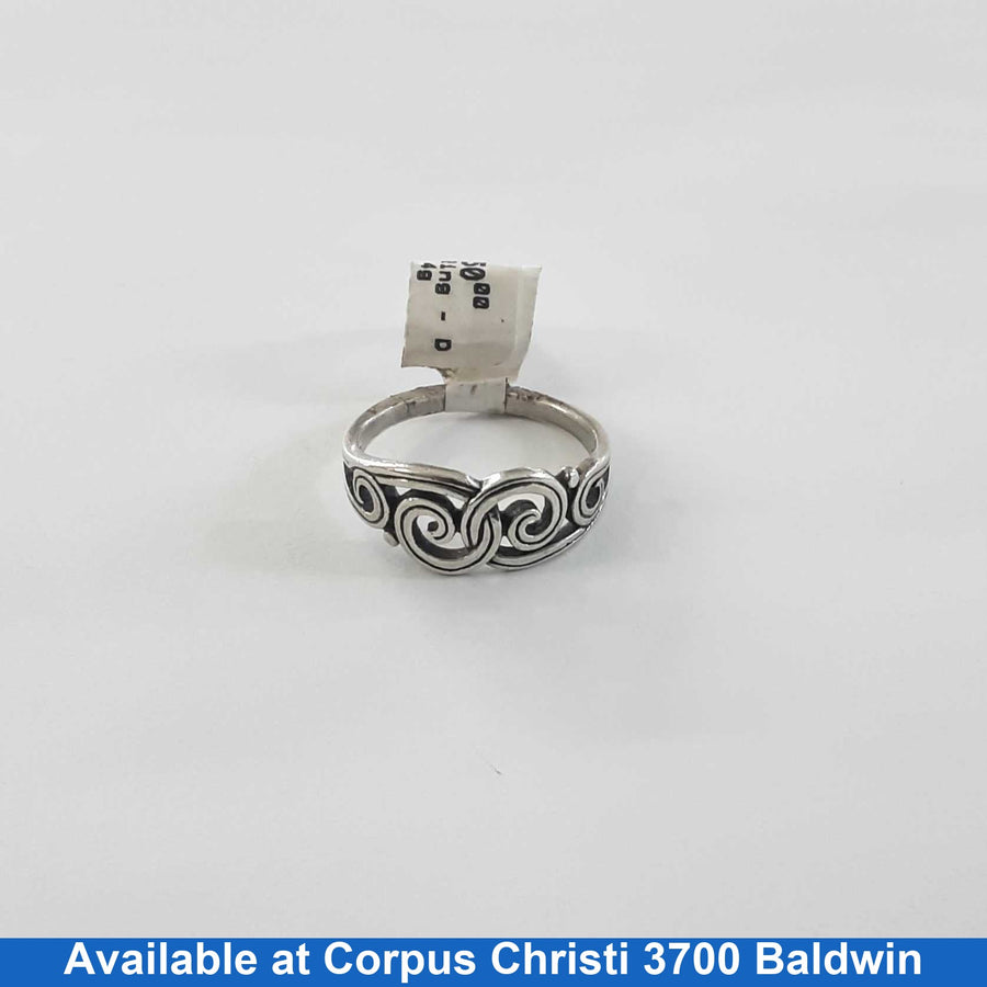 Women's Ring - Silver 3.4 grams Size 20