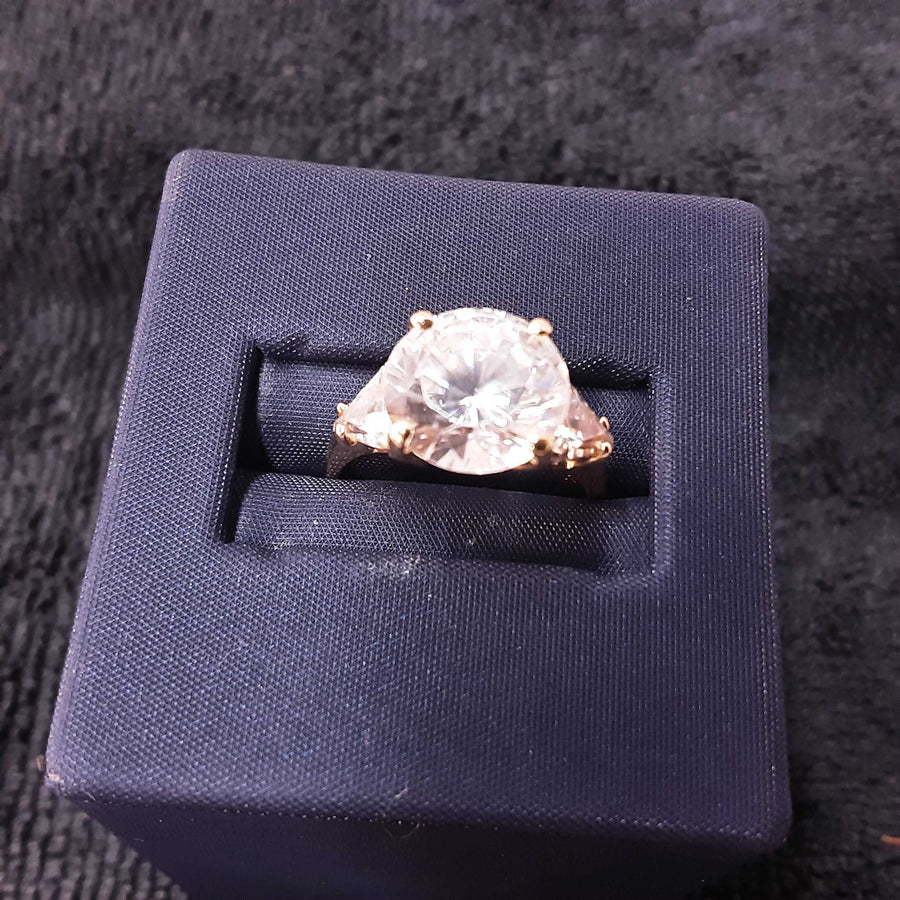 Women's Ring - Yellow Gold 14k (.585) 4 grams Size 6