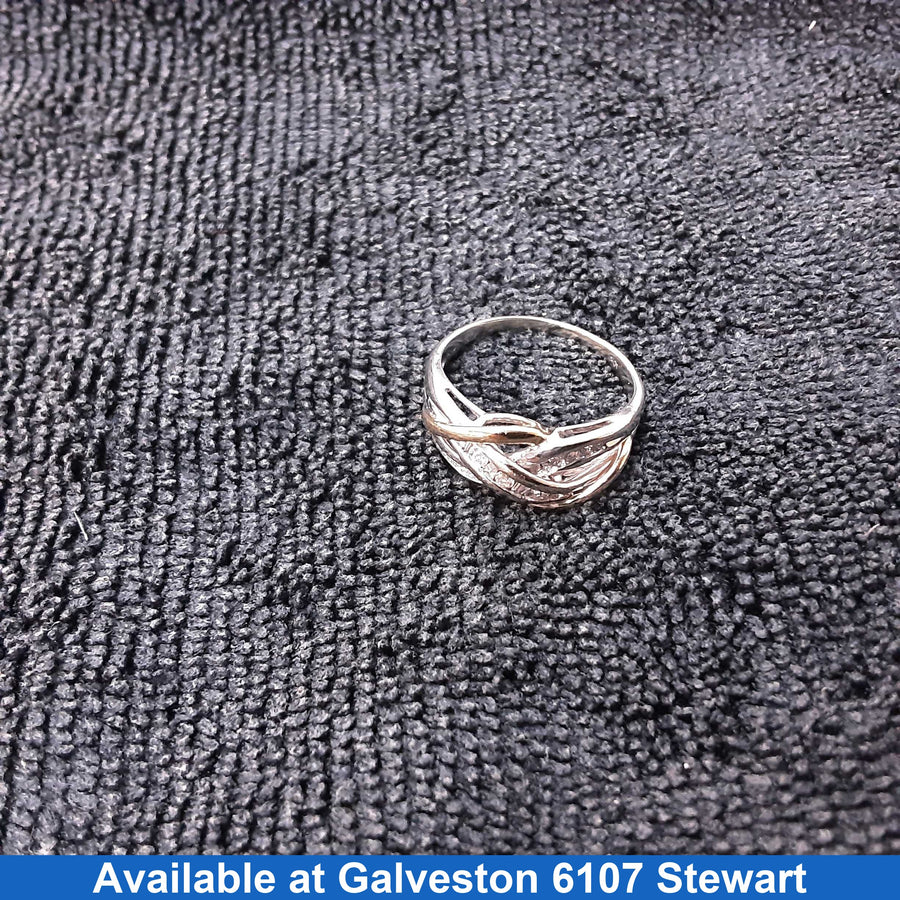 Women's Ring - Yellow Gold 10k (.417) 3.4 grams Size 8.5
