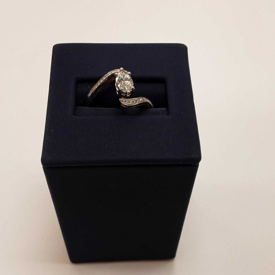 Women's Ring - White Gold 14k (.585) 2.5 grams Size 10.5
