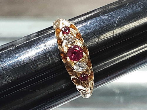 Women's Ring - Yellow Gold 18k (.750) 2.8 grams Size 6