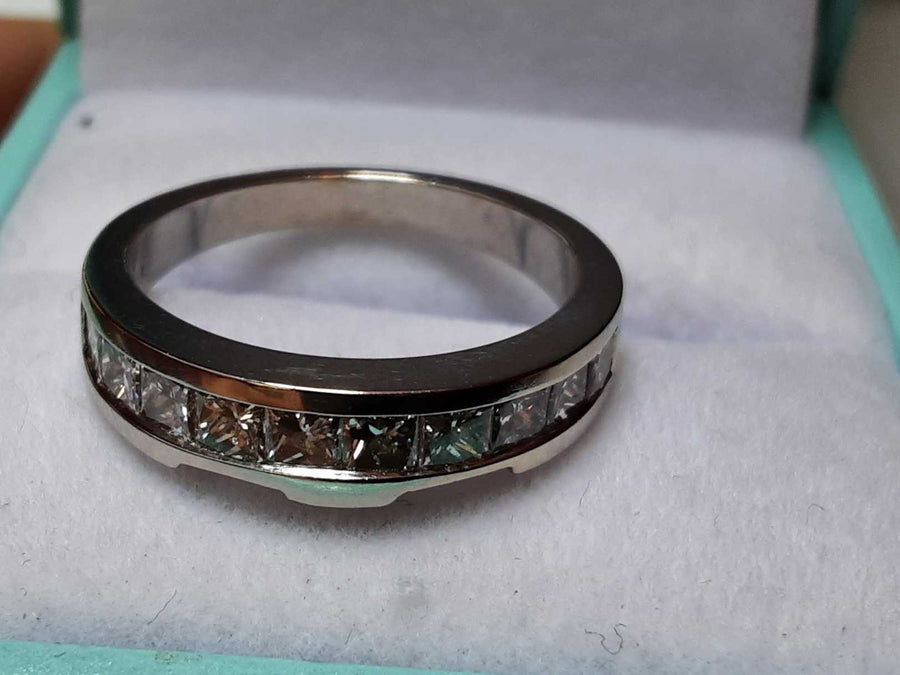 Ring - Wedding Band - White Gold 14k (.585) 4 grams Size 7