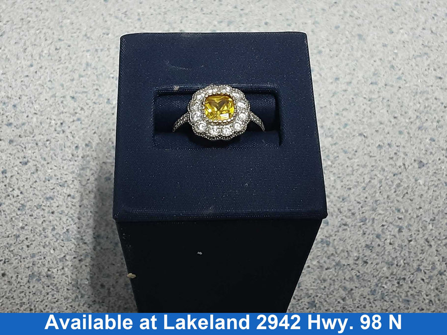 Women's Ring - Silver 3.7 grams Size 6.5