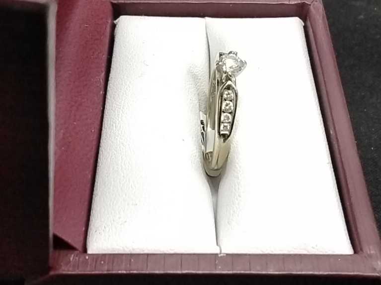 Women's Ring - White Gold 14k (.585) 3.6 grams Size 20