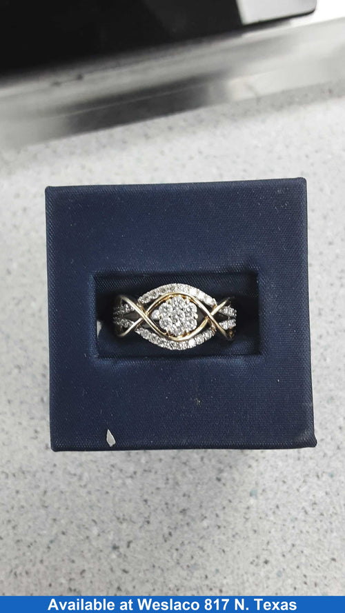 Women's Ring - Tricolor Gold 10k (.417) 3.8 grams Size 7.5