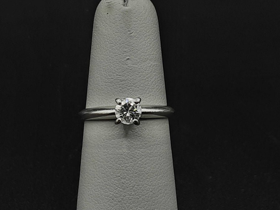 Women's Ring - Solitaire - Platinum 4.1 grams Size 6