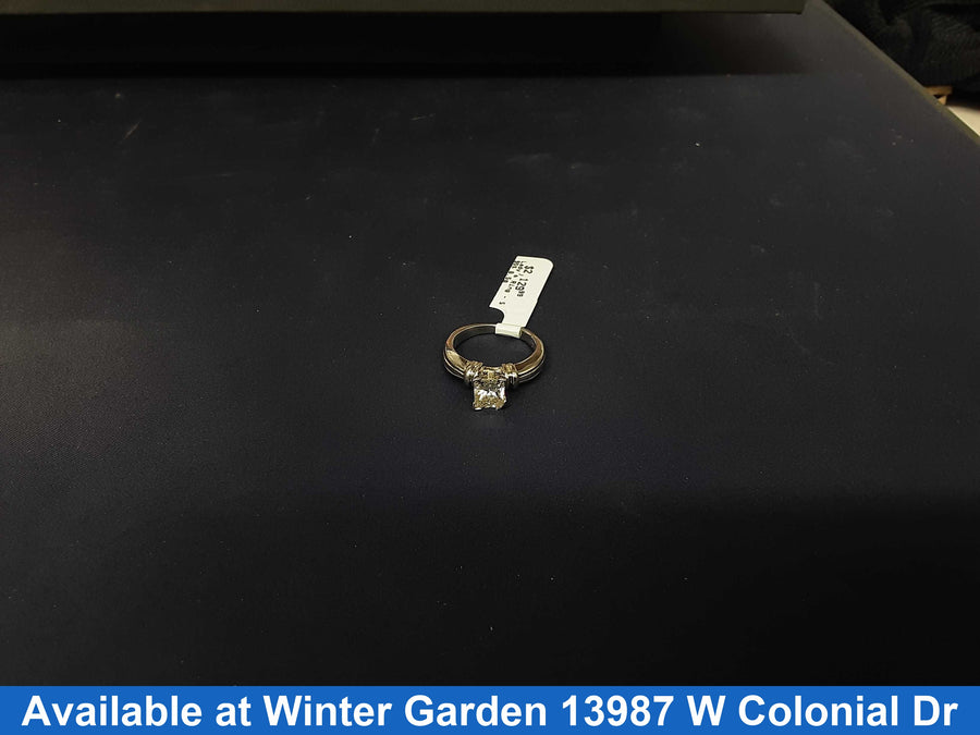 Women's Ring - Solitaire - Platinum 8.5 grams Size 6.5