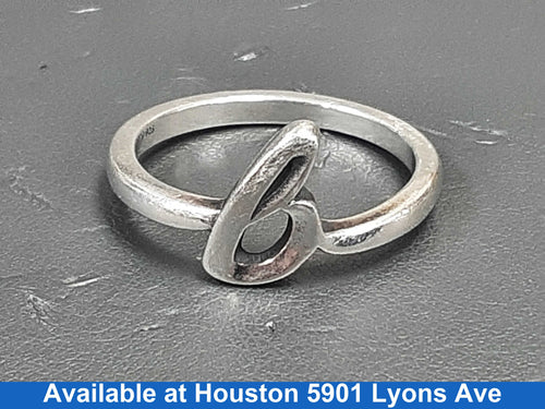 Women's Ring - Silver 3.1 grams Size 8.5