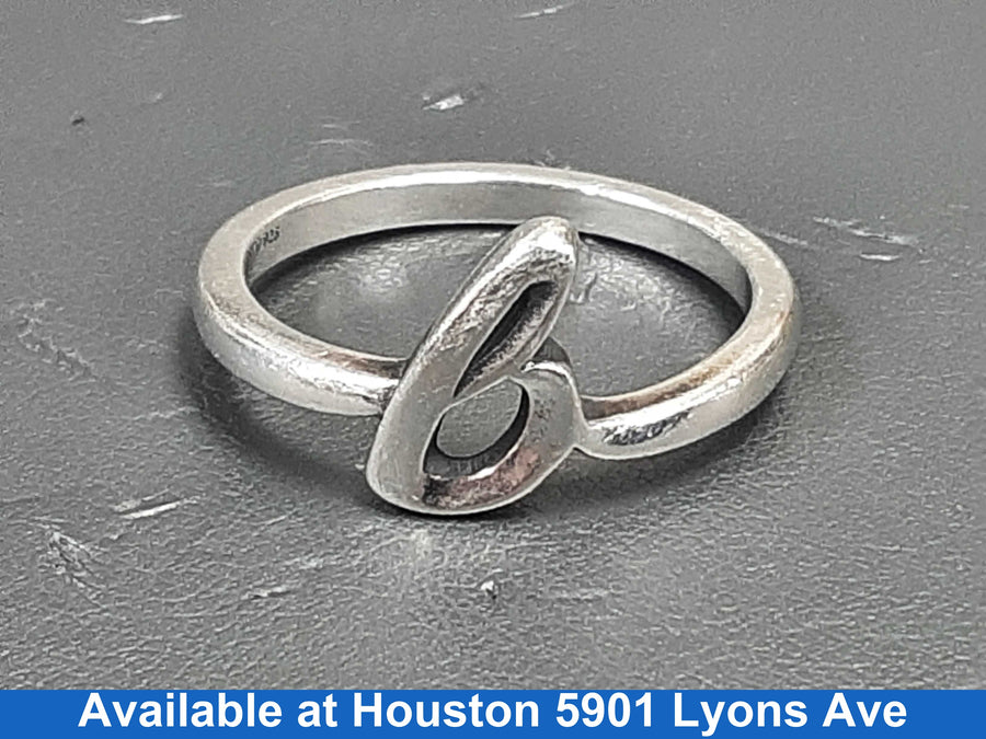 Women's Ring - Silver 3.1 grams Size 8.5