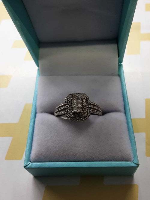 Women's Ring - White Gold 10k (.417) 3.4 grams Size 9