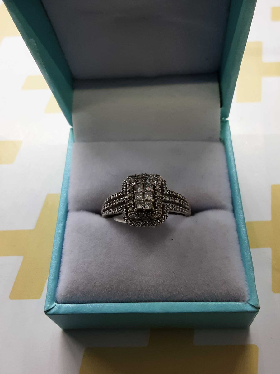 Women's Ring - White Gold 10k (.417) 3.4 grams Size 9