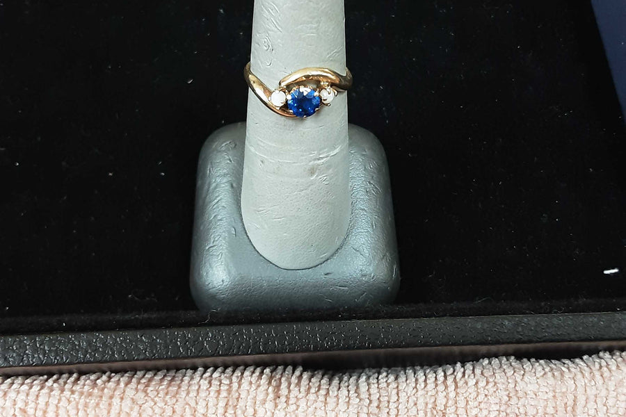 Women's Ring - Yellow Gold 10k (.417) 1.9 grams Size 7