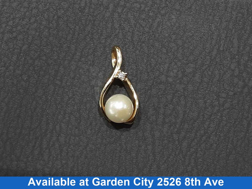Diamond Pendant - Yellow Gold 14k (.585) 2.4 grams