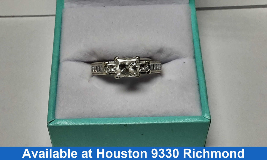 Women's Ring - Solitaire - White Gold 18k (.750) 5.8 grams Size 6