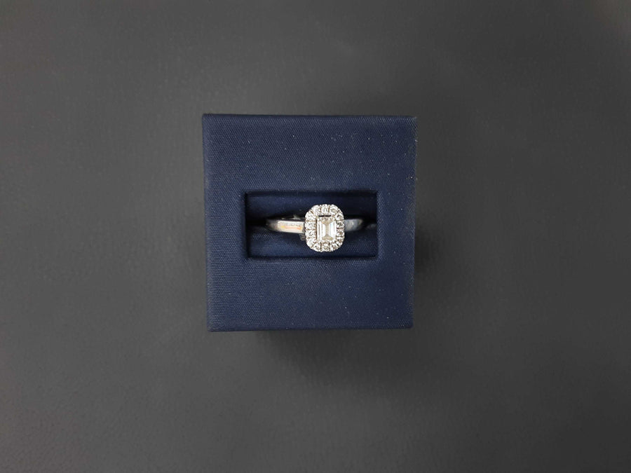 Women's Ring - Solitaire - White Gold 10k (.417) 3 grams Size 8.5