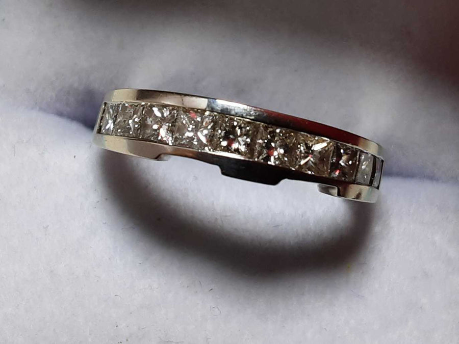 Ring - Wedding Band - White Gold 14k (.585) 4 grams Size 7