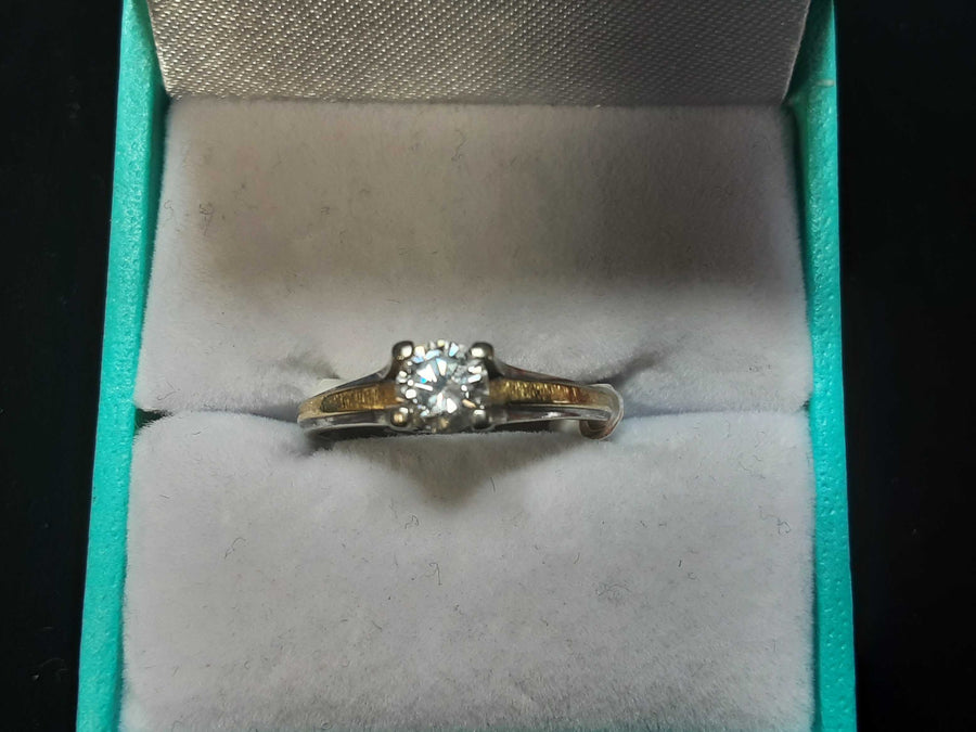 Women's Ring - Solitaire - Yellow Gold 14k (.585) 2.5 grams Size 8