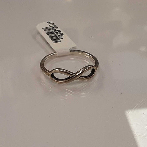 Women's Ring - Silver 1.8 grams Size 8
