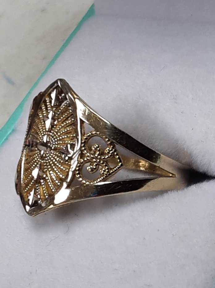 Women's Ring - Yellow Gold 14k (.585) 2.3 grams Size 9