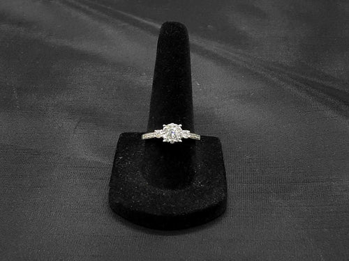 Women's Ring - White Gold 14k (.585) 3 grams Size 7