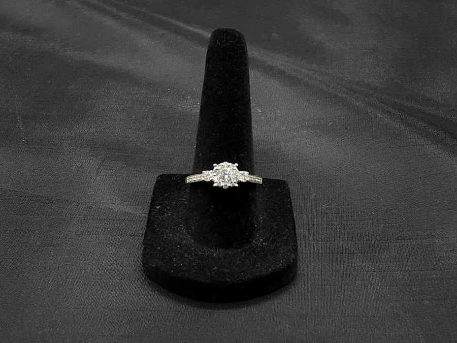Women's Ring - White Gold 14k (.585) 3 grams Size 7