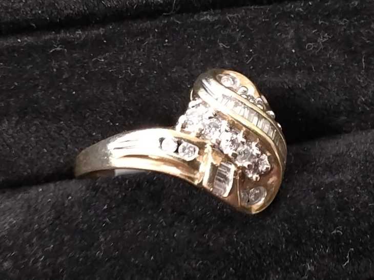 Women's Ring - Yellow Gold 10k (.417) 4.6 grams Size 7.5