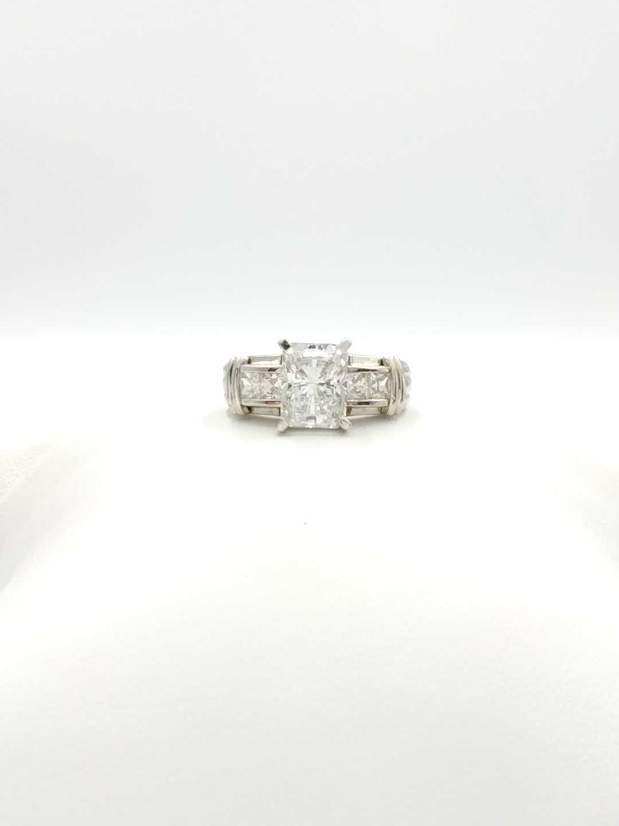 Women's Ring - White Gold 14k (.585) 7 grams Size 7