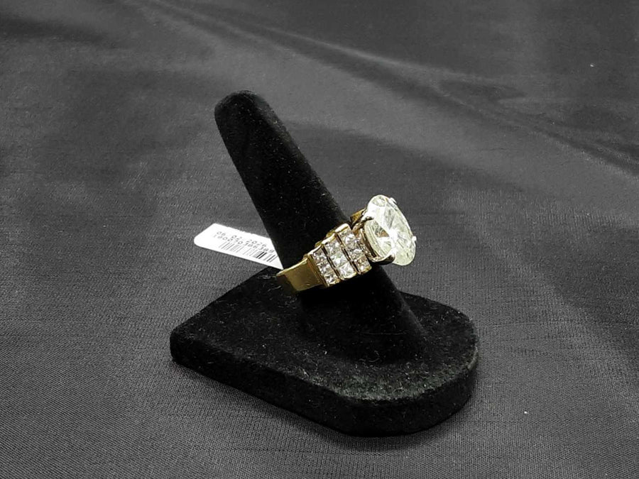 Women's Ring - Solitaire - Yellow Gold 18k (.750) 11.4 grams Size 7
